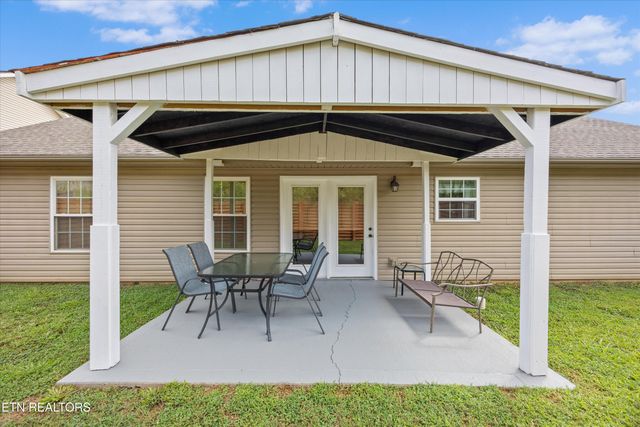 3105 Arthur Walker Rd, Maryville, TN 37803