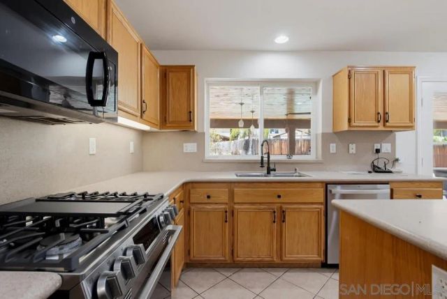 2980 Oakstone Creek Pl, Escondido, CA 92027