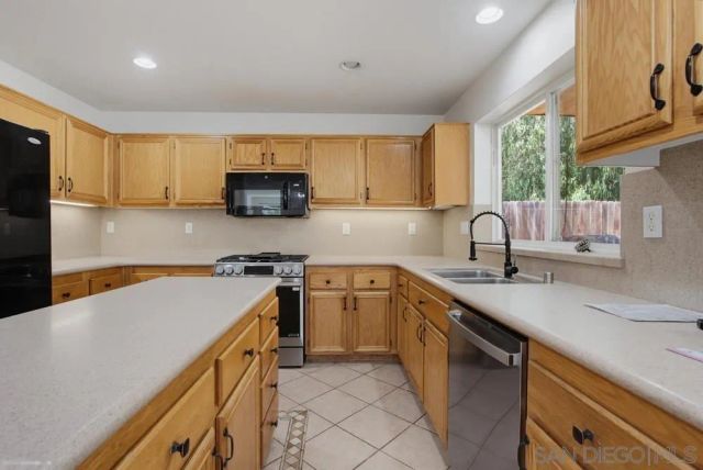 2980 Oakstone Creek Pl, Escondido, CA 92027