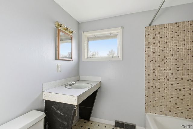 5180 Orangeport Road, Clay, NY 13029