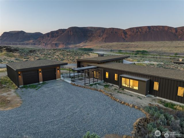 671 Ravens Home Lane, Malaga, WA 98828