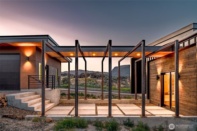 671 Ravens Home Lane, Malaga, WA 98828