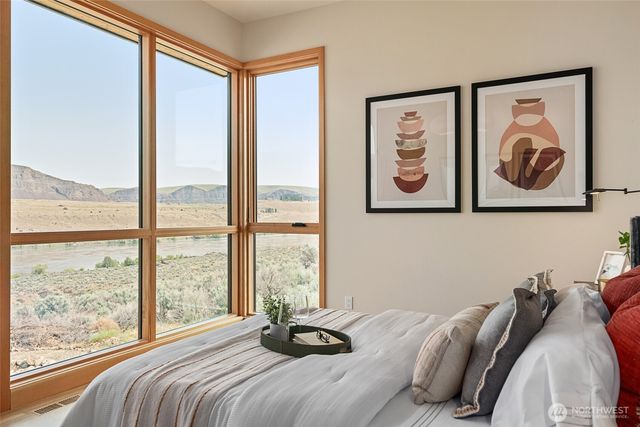 671 Ravens Home Lane, Malaga, WA 98828