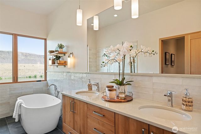 671 Ravens Home Lane, Malaga, WA 98828