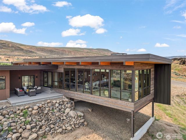 671 Ravens Home Lane, Malaga, WA 98828