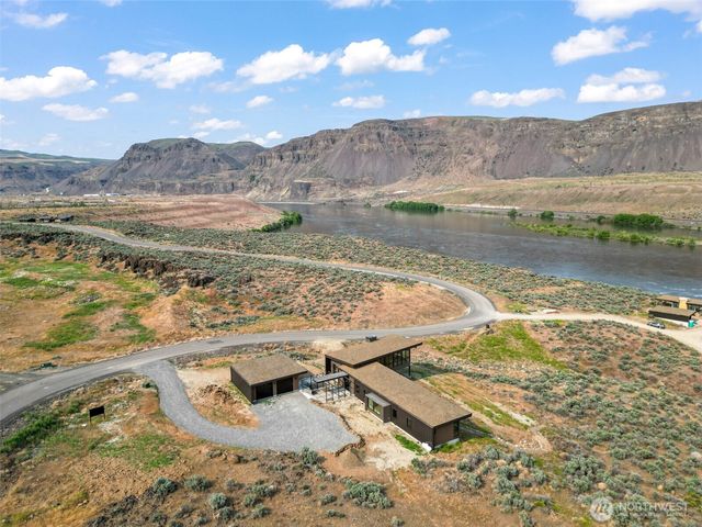 671 Ravens Home Lane, Malaga, WA 98828