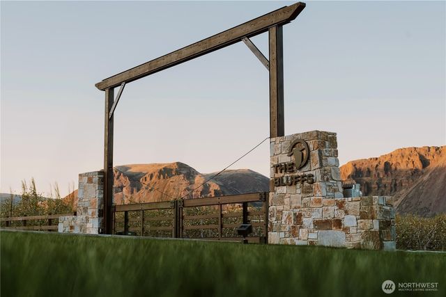 671 Ravens Home Lane, Malaga, WA 98828