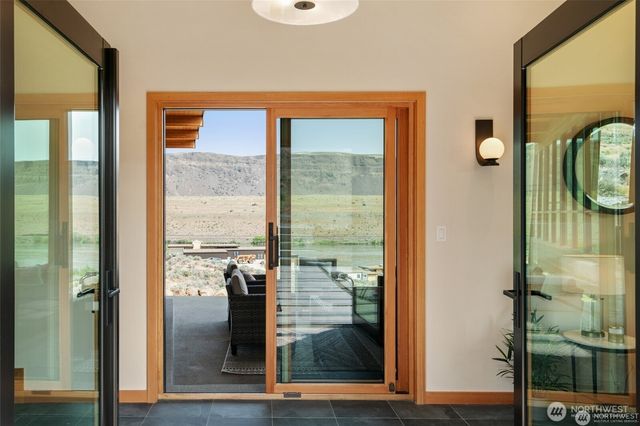 671 Ravens Home Lane, Malaga, WA 98828