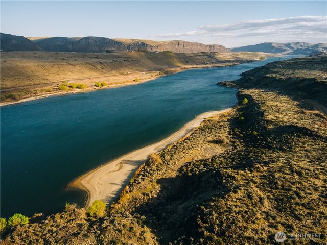 671 Ravens Home Lane, Malaga, WA 98828