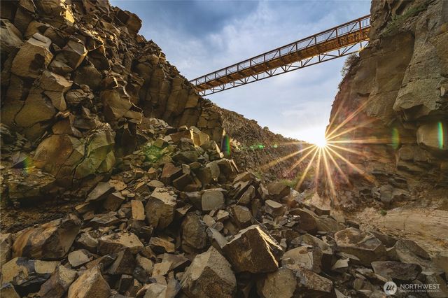 671 Ravens Home Lane, Malaga, WA 98828