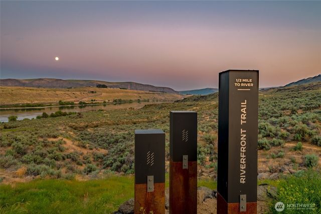 671 Ravens Home Lane, Malaga, WA 98828