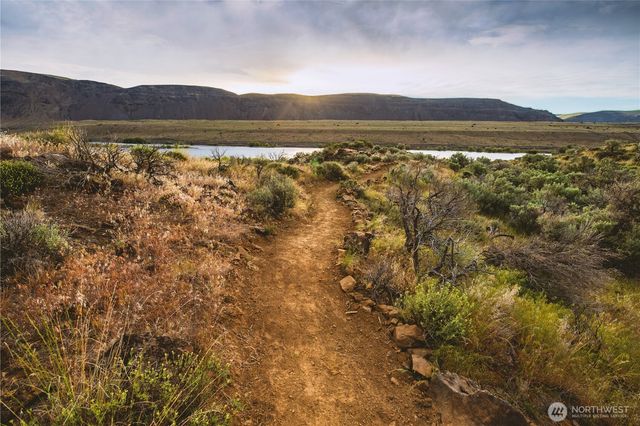 671 Ravens Home Lane, Malaga, WA 98828