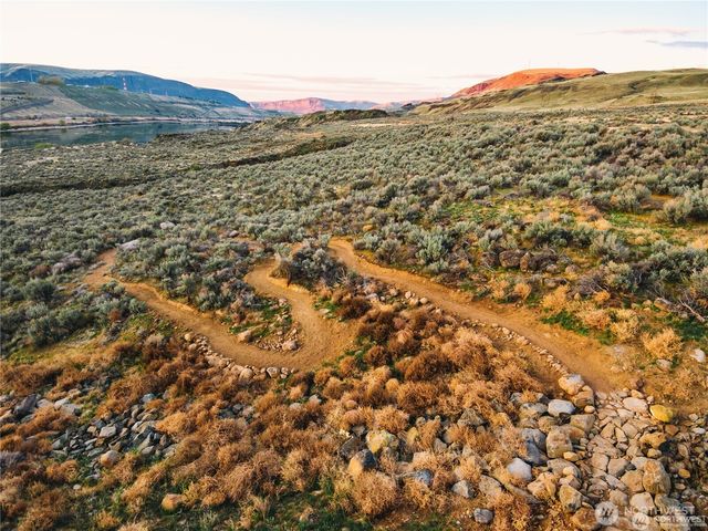 671 Ravens Home Lane, Malaga, WA 98828