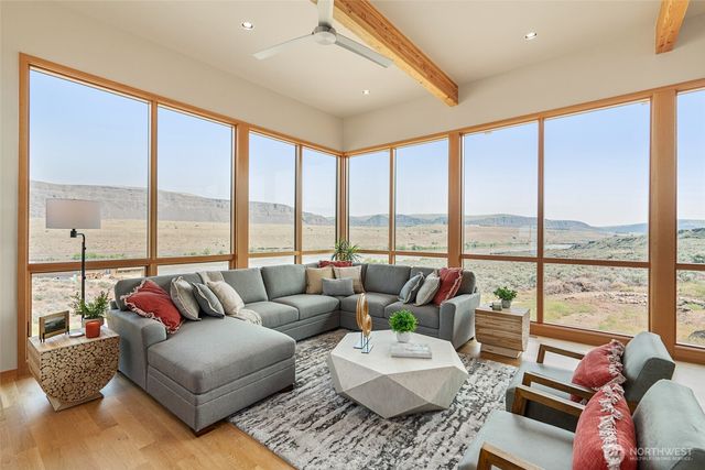 671 Ravens Home Lane, Malaga, WA 98828