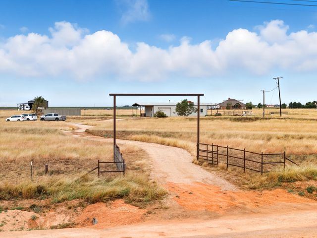 672 Cr M Road, New Home, TX 79383