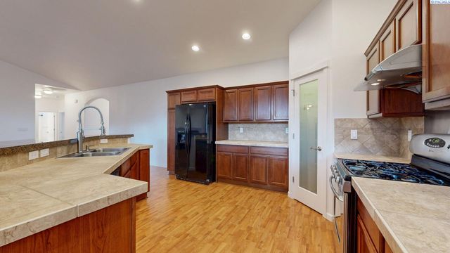 2981 Redrock Ridge Loop, Richland, WA 99354