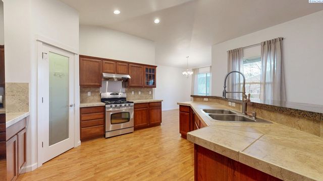 2981 Redrock Ridge Loop, Richland, WA 99354