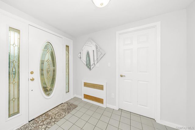 195 N Albany Avenue, Massapequa, NY 11758