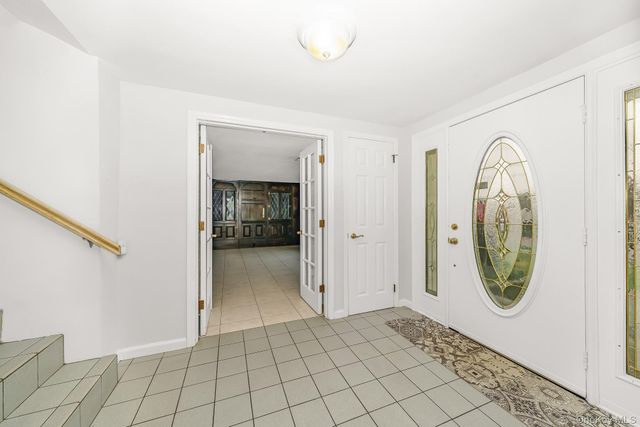 195 N Albany Avenue, Massapequa, NY 11758