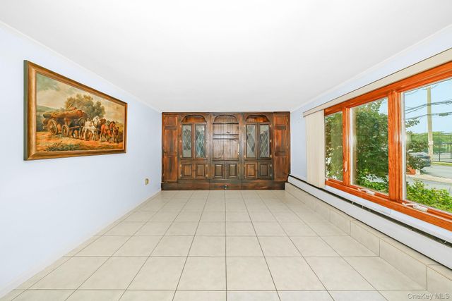 195 N Albany Avenue, Massapequa, NY 11758