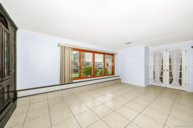 195 N Albany Avenue, Massapequa, NY 11758