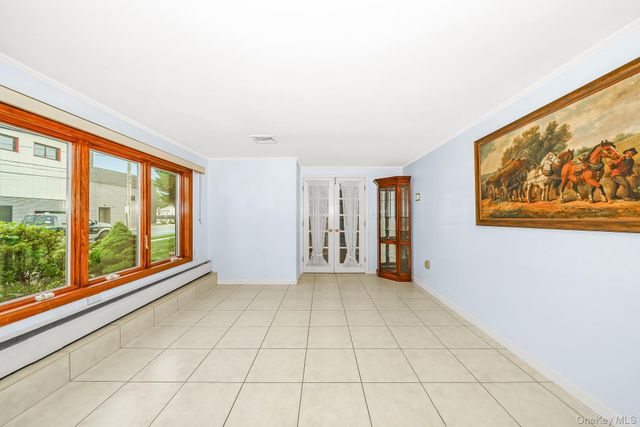 195 N Albany Avenue, Massapequa, NY 11758