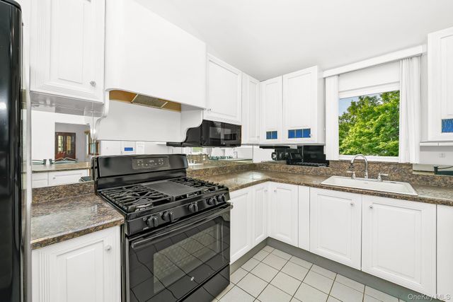 195 N Albany Avenue, Massapequa, NY 11758