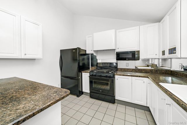 195 N Albany Avenue, Massapequa, NY 11758
