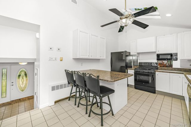 195 N Albany Avenue, Massapequa, NY 11758