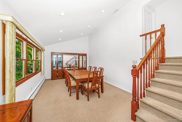 195 N Albany Avenue, Massapequa, NY 11758