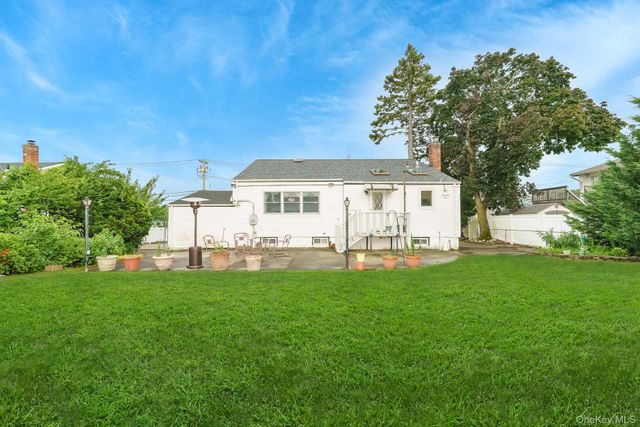 195 N Albany Avenue, Massapequa, NY 11758