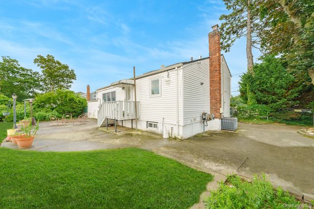 195 N Albany Avenue, Massapequa, NY 11758