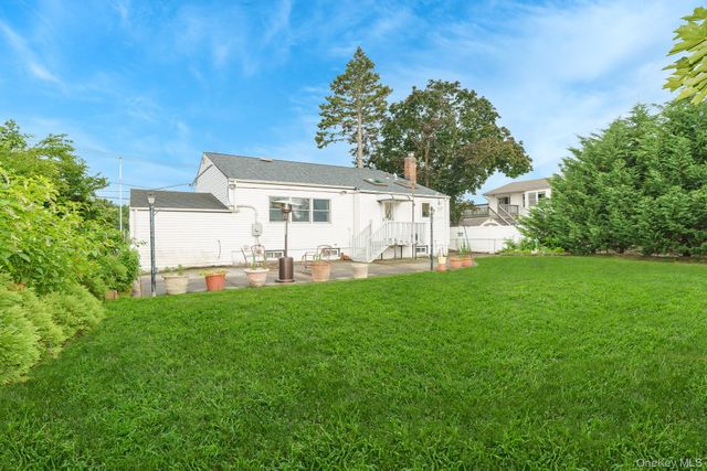 195 N Albany Avenue, Massapequa, NY 11758