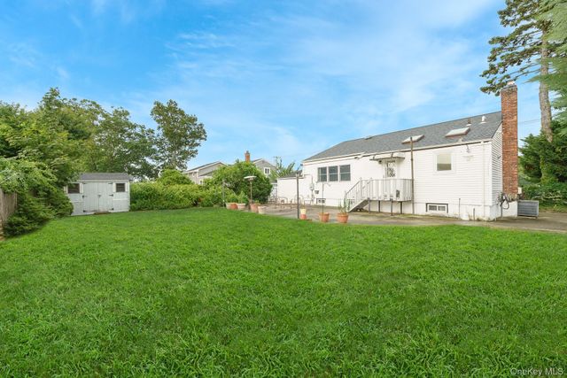 195 N Albany Avenue, Massapequa, NY 11758