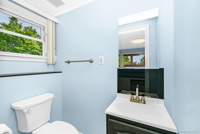 195 N Albany Avenue, Massapequa, NY 11758