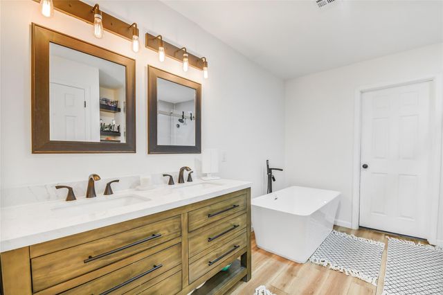 2550 Roy Circle, Houston, TX 77007