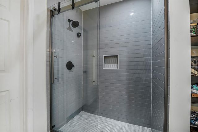 2550 Roy Circle, Houston, TX 77007