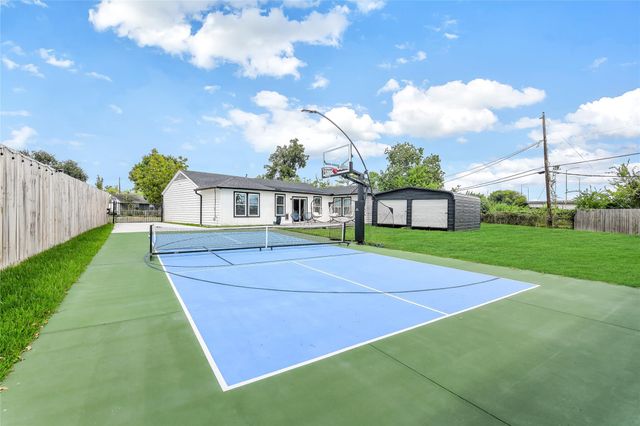 2550 Roy Circle, Houston, TX 77007