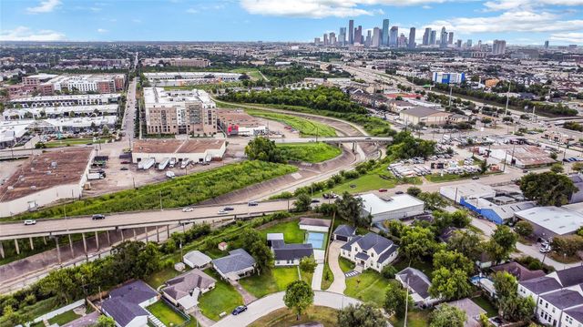 2550 Roy Circle, Houston, TX 77007