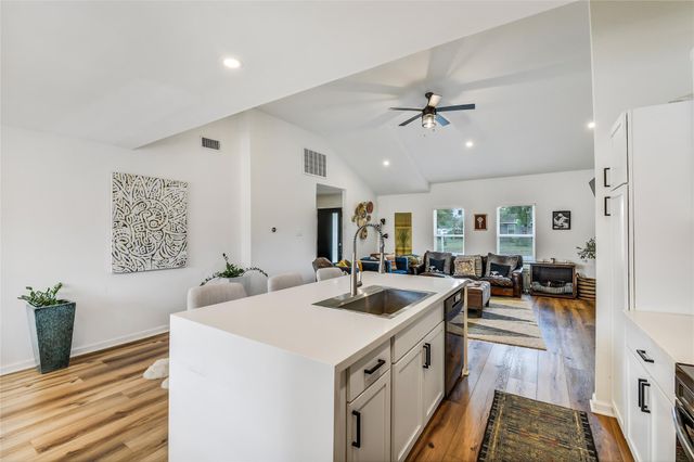 2550 Roy Circle, Houston, TX 77007