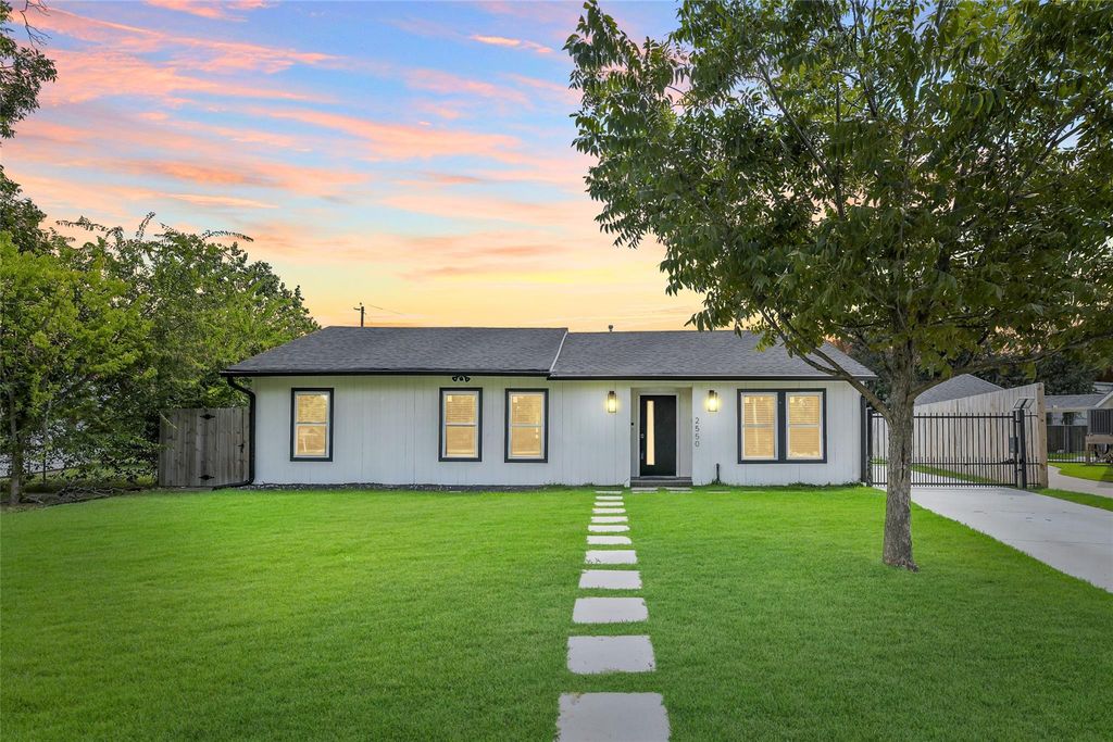 2550 Roy Circle, Houston, TX 77007