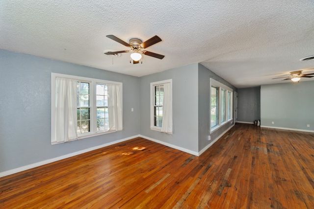 1002 Lowrie Street, Bowie, TX 76230