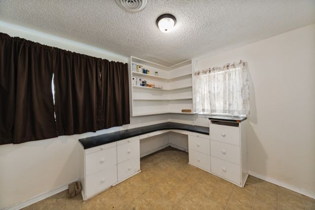 1002 Lowrie Street, Bowie, TX 76230