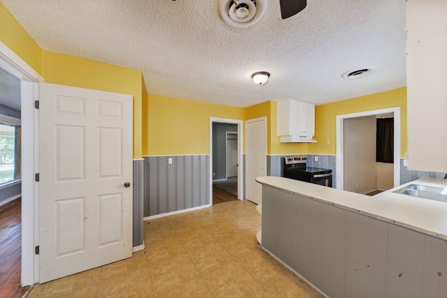 1002 Lowrie Street, Bowie, TX 76230