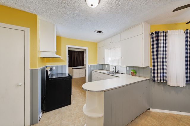 1002 Lowrie Street, Bowie, TX 76230