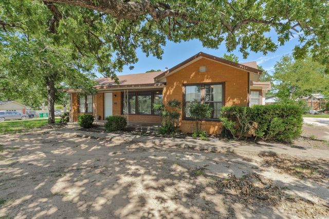 1002 Lowrie Street, Bowie, TX 76230