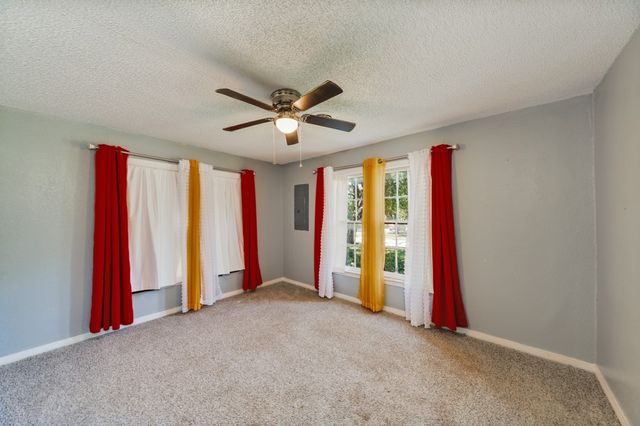 1002 Lowrie Street, Bowie, TX 76230