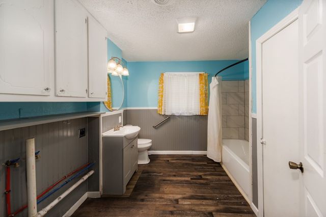 1002 Lowrie Street, Bowie, TX 76230