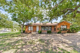 1002 Lowrie Street, Bowie, TX 76230