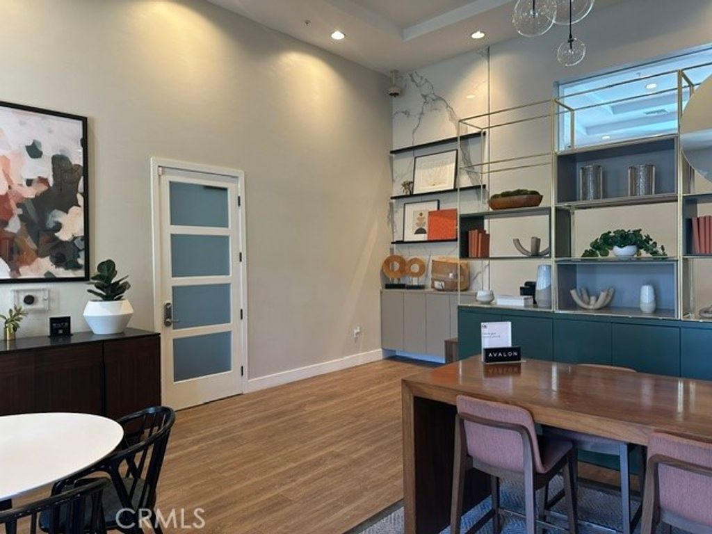 1122 N Beachwood, Burbank, CA 91506 — photo 2